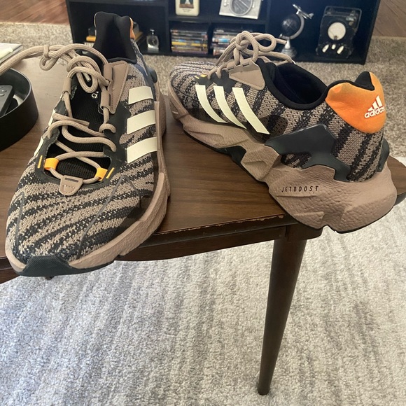 Adidas chalky brown Net BOOST running sneakers. - Picture 8 of 11